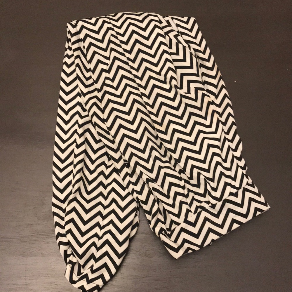 Chevron black and white pants